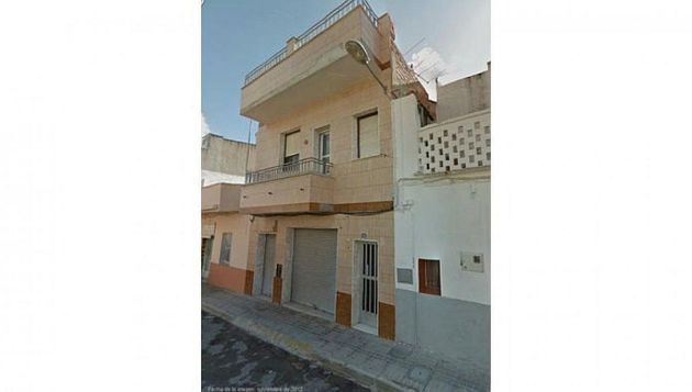 Foto 1 de Casa en venta en Vall d´Uixó (la) de 4 habitaciones con terraza