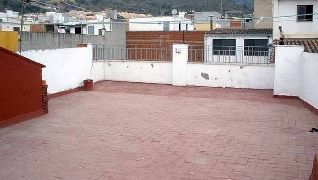 Foto 2 de Casa en venda a Vall d´Uixó (la) de 4 habitacions amb terrassa