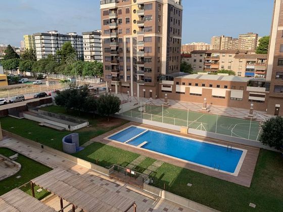 Foto 1 de Venta de piso en calle Vicente Blasco Ibañez de 4 habitaciones con terraza y piscina