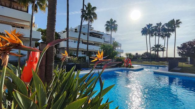 Foto 1 de Àtic en venda a calle Jardines de Sierra Blanca de 4 habitacions amb terrassa i piscina