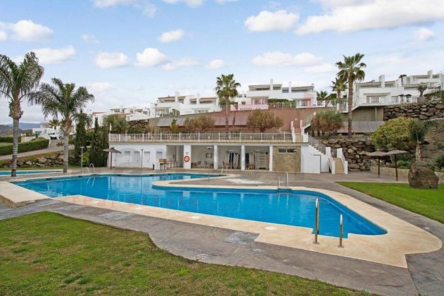 Foto 1 de Venta de casa en Algarrobo de 4 habitaciones con terraza y piscina