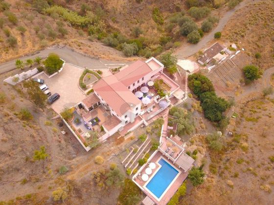 Foto 1 de Casa rural en venta en Canillas de Aceituno de 8 habitaciones con terraza y piscina