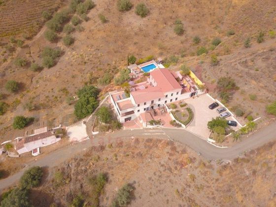 Foto 2 de Casa rural en venta en Canillas de Aceituno de 8 habitaciones con terraza y piscina