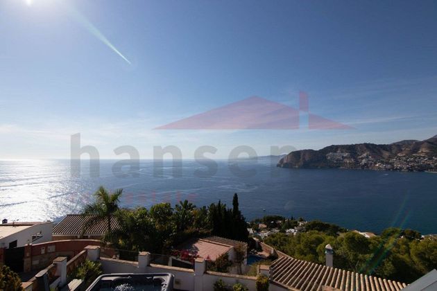 Foto 2 de Casa adossada en venda a La Herradura de 4 habitacions amb terrassa i piscina