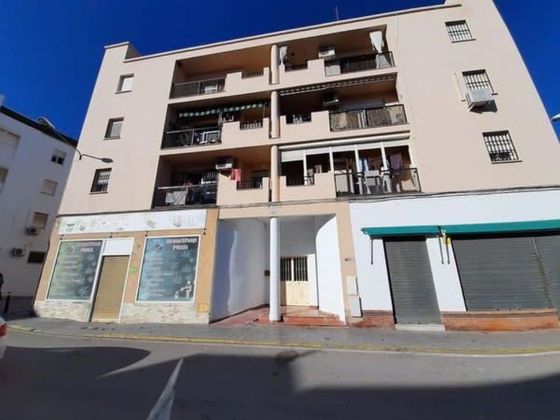 Foto 2 de Venta de piso en Palacios y Villafranca (Los) de 3 habitaciones con balcón