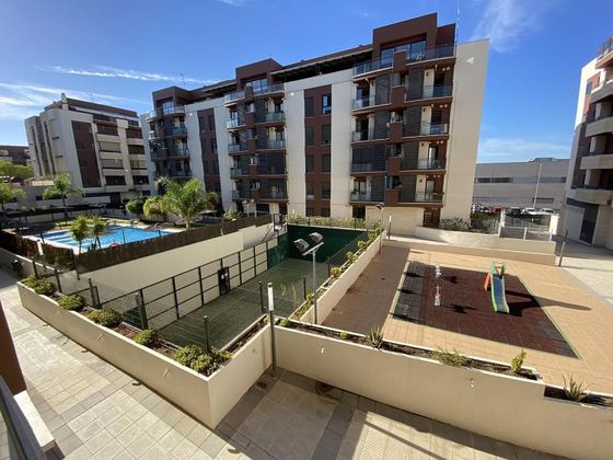 Foto 2 de Pis en venda a calle Hermanas Mirabal de 2 habitacions amb terrassa i piscina