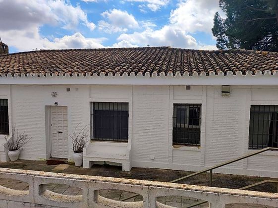 Foto 1 de Chalet en venta en Torrequinto de 5 habitaciones con piscina y garaje