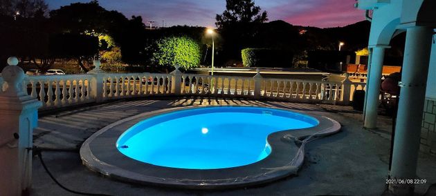 Foto 1 de Venta de casa en Alegría de la Huerta- Jardín de Málaga de 4 habitaciones con terraza y piscina