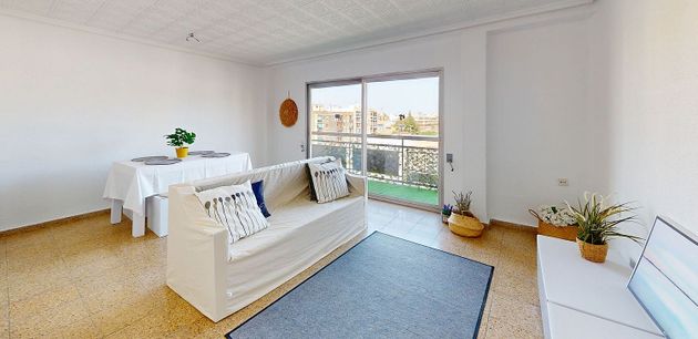 Foto 1 de Pis en venda a Malilla de 4 habitacions amb terrassa i balcó