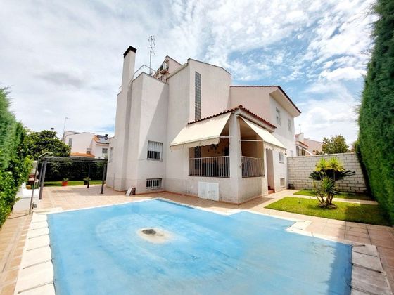 Foto 1 de Venta de casa en Avda. Elvas de 5 habitaciones con terraza y piscina