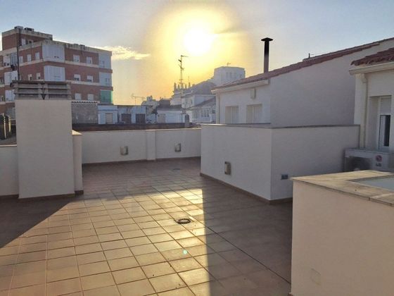 Foto 2 de Dúplex en venda a Casco Antiguo - Centro de 4 habitacions amb terrassa i aire acondicionat