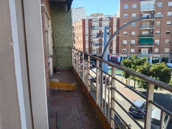Foto 2 de Piso en venta en Santa Marina - La Paz de 4 habitaciones con balcón y ascensor