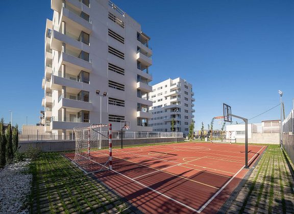 Foto 2 de Venta de piso en avenida Federico García Lorca de 3 habitaciones con terraza y piscina