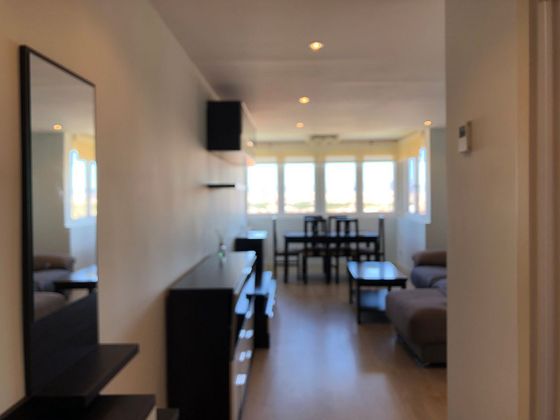 Foto 2 de Alquiler de piso en Vinateros de 3 habitaciones con muebles y aire acondicionado