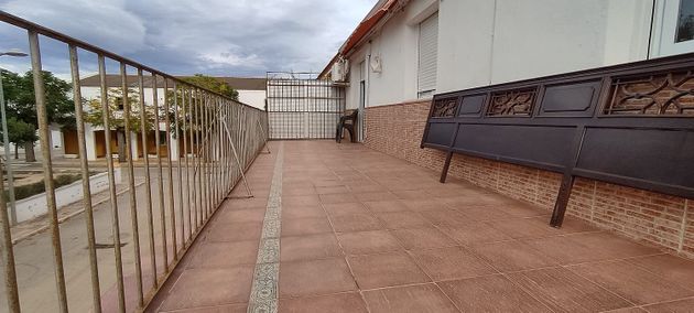 Foto 1 de Venta de casa en Buñol de 4 habitaciones con terraza y balcón