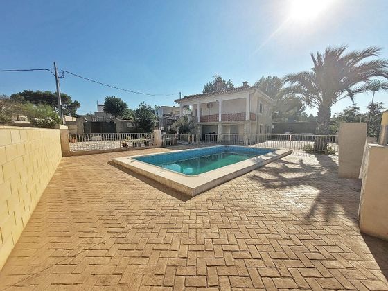Foto 2 de Chalet en venta en Llombai de 5 habitaciones con terraza y piscina