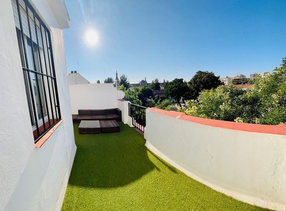 Foto 2 de Casa adossada en venda a calle San Salvador de 6 habitacions amb terrassa
