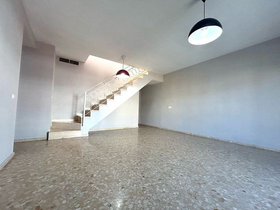 Foto 2 de Ático en venta en Gelves de 2 habitaciones con terraza y aire acondicionado