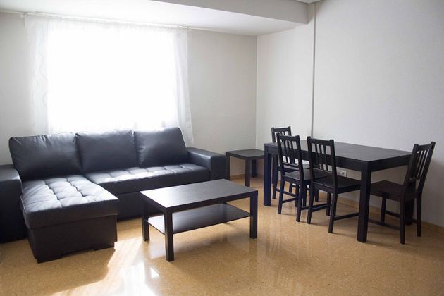 Foto 1 de Piso en alquiler en Benimaclet de 4 habitaciones con muebles y balcón