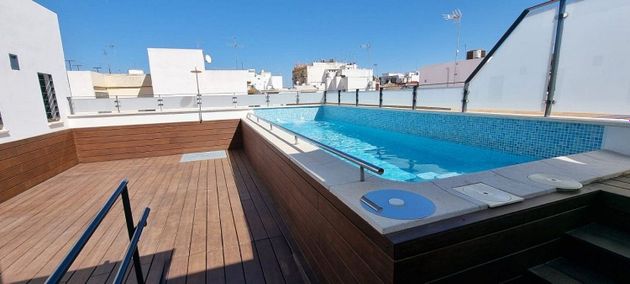 Foto 1 de Dúplex en venda a Nervión de 2 habitacions amb piscina i aire acondicionat