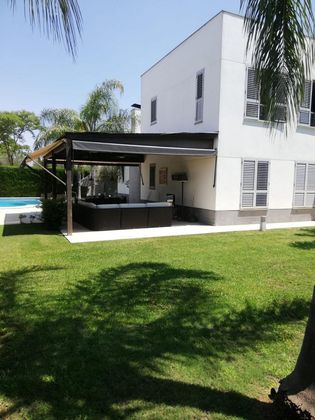 Foto 1 de Casa en venda a Espartinas de 4 habitacions amb terrassa i piscina