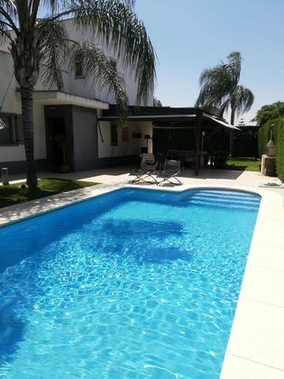 Foto 2 de Casa en venda a Espartinas de 4 habitacions amb terrassa i piscina