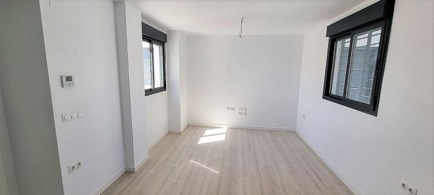 Foto 2 de Pis en venda a Nervión de 2 habitacions amb garatge i aire acondicionat