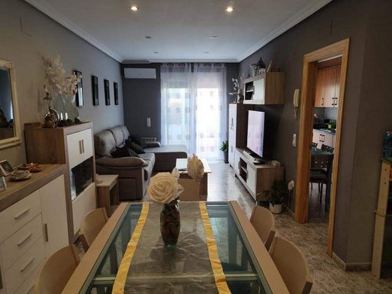 Foto 2 de Casa adossada en venda a Casco Urbano de 4 habitacions amb terrassa i garatge