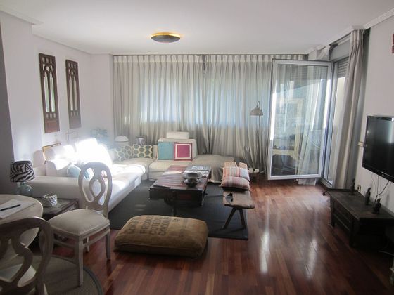 Foto 2 de Piso en venta en calle Ramón Carande de 5 habitaciones con terraza y piscina