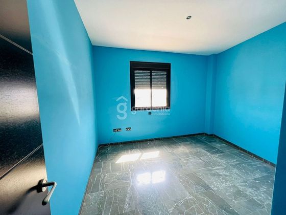 Foto 1 de Venta de casa en Guillena de 4 habitaciones con terraza y piscina