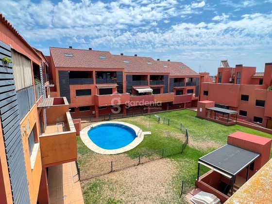 Foto 1 de Venta de casa en Guillena de 4 habitaciones con terraza y piscina