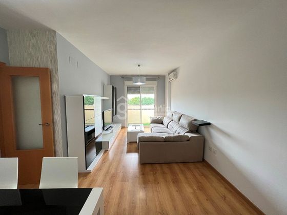 Foto 1 de Venta de piso en Coria del Río de 3 habitaciones con piscina y garaje