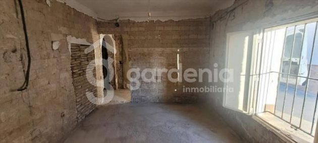 Foto 2 de Casa en venda a Lora del Río de 4 habitacions i 135 m²
