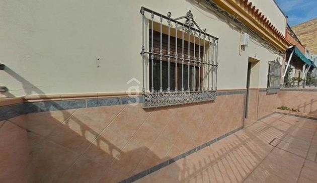 Foto 1 de Venta de casa en Coria del Río de 4 habitaciones con balcón