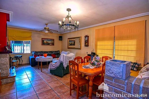 Foto 2 de Chalet en venta en Linares de 3 habitaciones con piscina y garaje