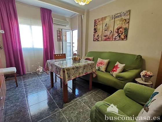 Foto 2 de Piso en venta en Linares de 3 habitaciones con terraza y balcón