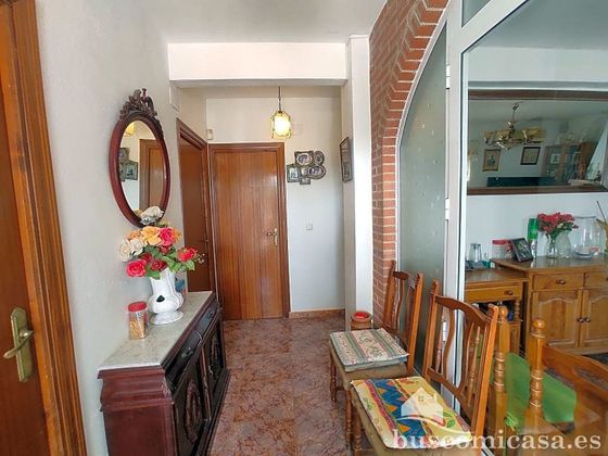 Foto 2 de Chalet en venta en Linares de 4 habitaciones con piscina y jardín