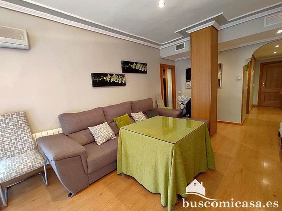 Foto 1 de Piso en venta en Linares de 2 habitaciones con terraza y garaje