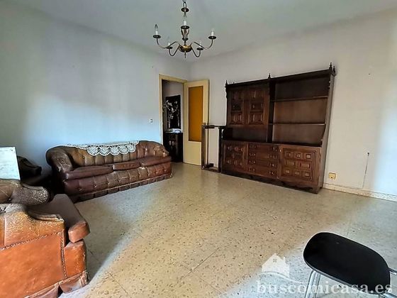 Foto 1 de Piso en venta en Linares de 3 habitaciones con terraza y balcón