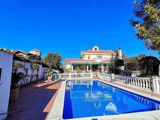 Foto 2 de Chalet en venta en Linares de 5 habitaciones con terraza y piscina