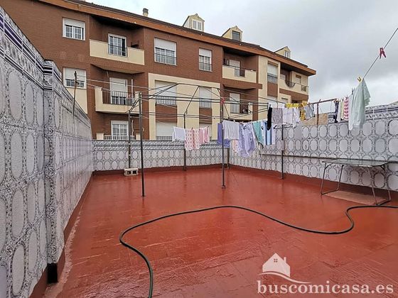 Foto 2 de Casa en venda a Linares de 4 habitacions amb balcó i calefacció