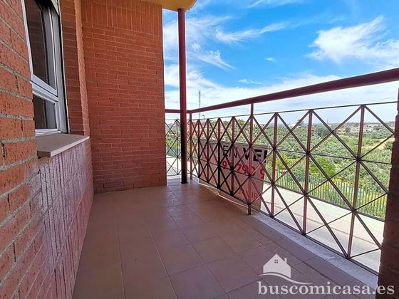 Foto 2 de Piso en venta en Linares de 4 habitaciones con terraza y balcón