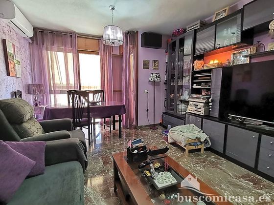 Foto 1 de Piso en venta en Linares de 3 habitaciones con piscina y garaje