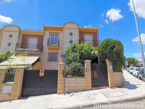 Foto 2 de Casa en venda a Linares de 4 habitacions amb garatge i balcó