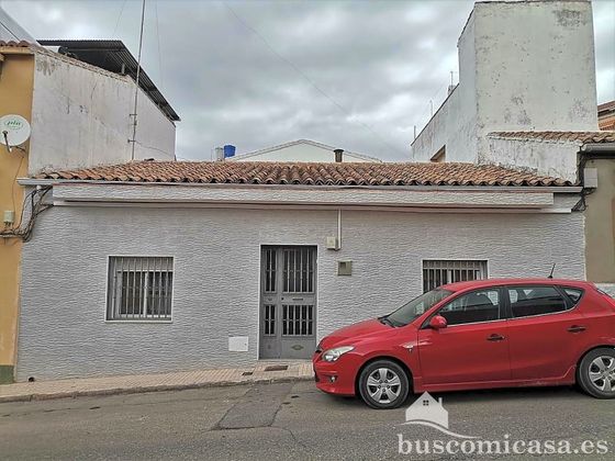 Foto 2 de Casa adossada en venda a Linares de 5 habitacions amb terrassa i garatge