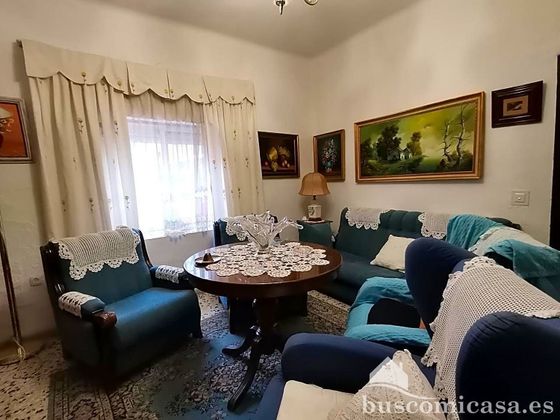 Foto 1 de Casa adossada en venda a Linares de 5 habitacions amb terrassa i garatge