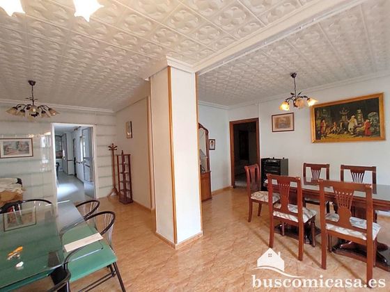 Foto 1 de Chalet en venta en Linares de 6 habitaciones con terraza y garaje