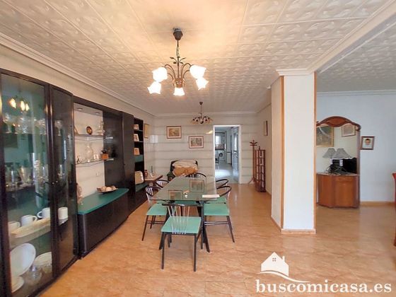 Foto 2 de Chalet en venta en Linares de 6 habitaciones con terraza y garaje