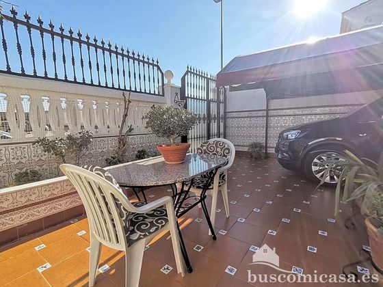 Foto 2 de Casa adossada en venda a Linares de 4 habitacions amb terrassa i calefacció