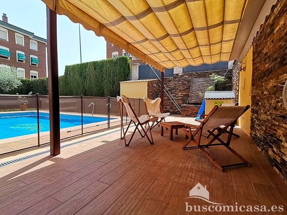 Foto 2 de Chalet en venta en Linares de 6 habitaciones con piscina y garaje